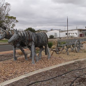 Sculpture pulling 3 furrow plough