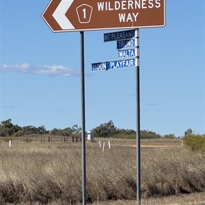 Landsborough Hwy & Mount Playfield Rd