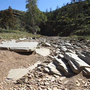 Clinking glass rocks