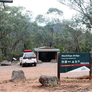 McKillops Bridge picnic shelter and parking