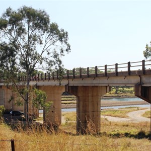 Highway bridge over the Boyne River