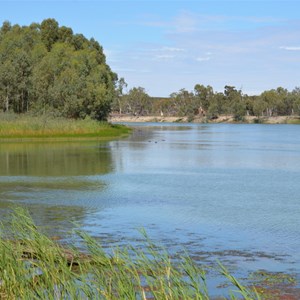 Overland Corner Hotel Camp site