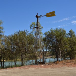 Overland Corner Hotel Camp site