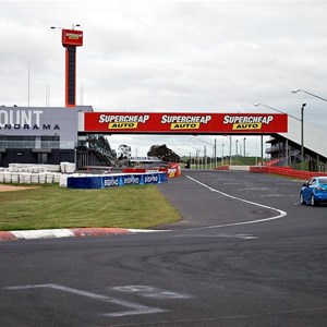 The Pitts and Start Grid