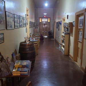Grand Kookynie Hotel