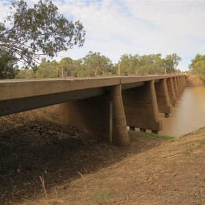 Bridge under at 5.43 m, approaches at 4.38 m