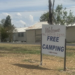 Mulgildie Pub Free Camp