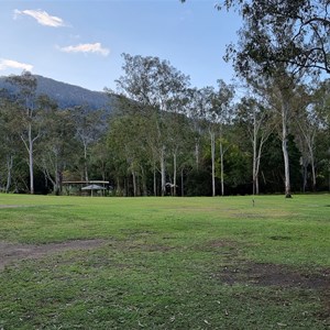 Somerset Dam Campground