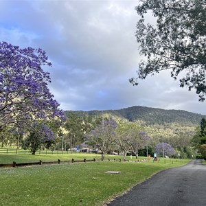 Somerset Dam Campground