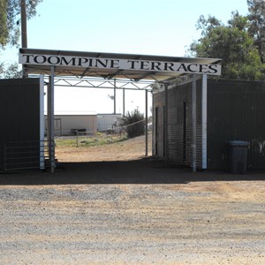 Toompine Motel